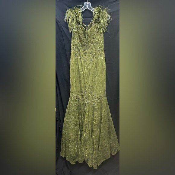 Mac Duggal 20246 NWT FEATHERED CRYSTAL EMBELLISHED SLEEVELESS GOWN - Picture 6 of 9